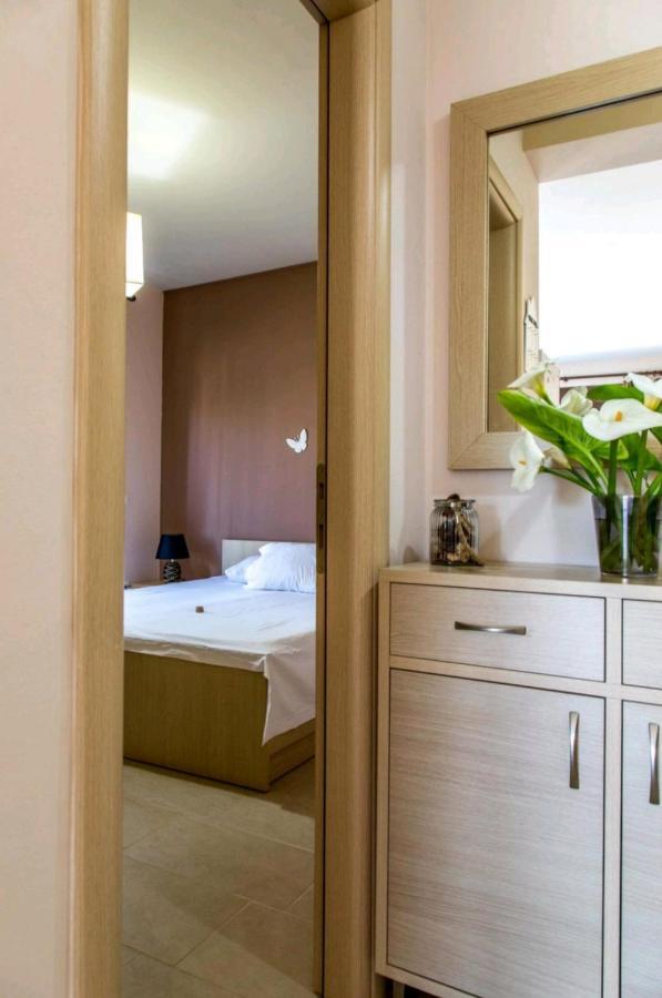 Canal Luxury Apartments ネア・ポティダイア エクステリア 写真
